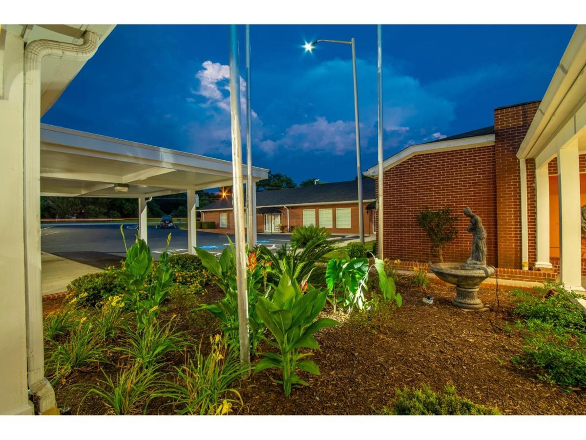 Winton Inn & Suites Barnwell ภายนอก รูปภาพ