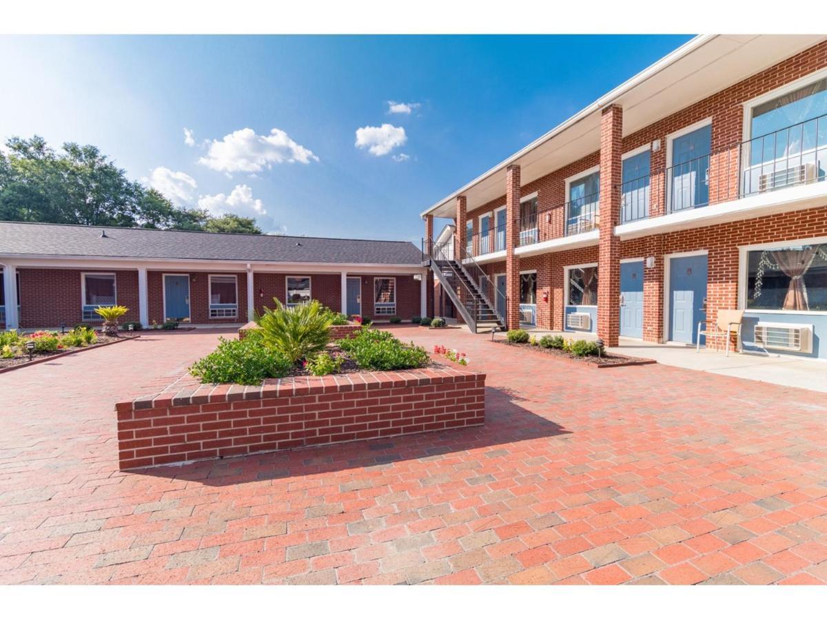 Winton Inn & Suites Barnwell ภายนอก รูปภาพ