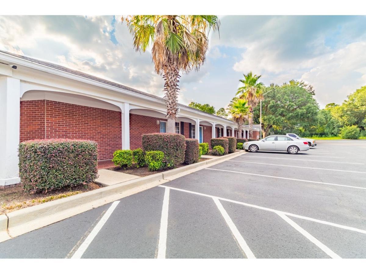 Winton Inn & Suites Barnwell ภายนอก รูปภาพ